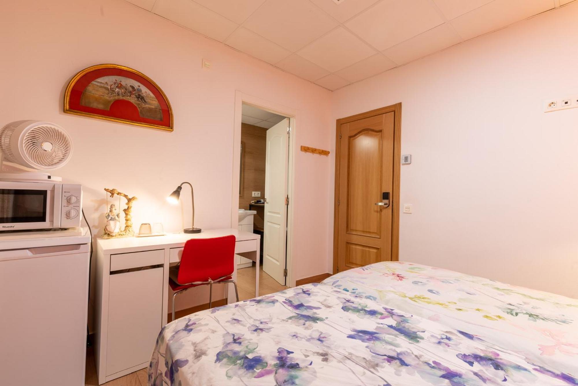 Mirador 2 Del Mercado Central - Habitacion Con Bano Privado En El Centro De La Ciudad Vella Valencia Kültér fotó